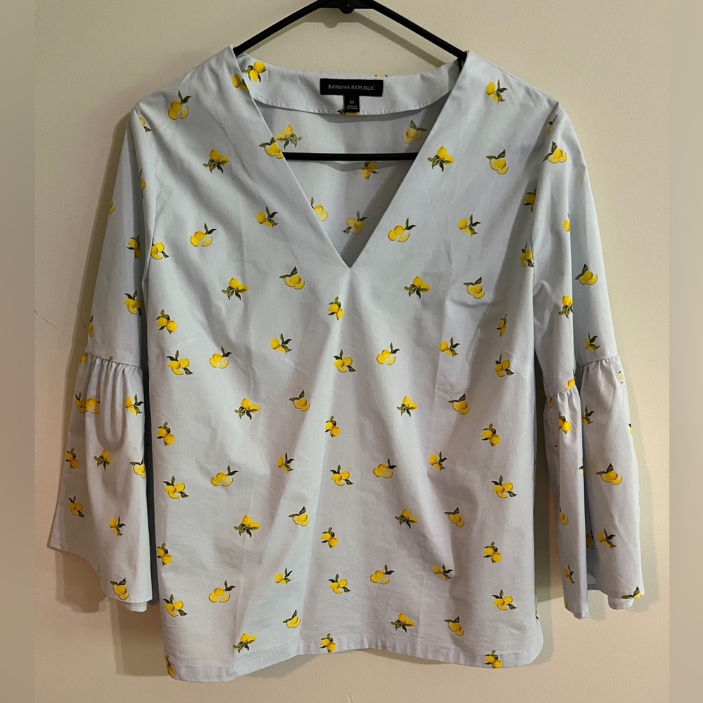 Banana Republic Blouse size Medium